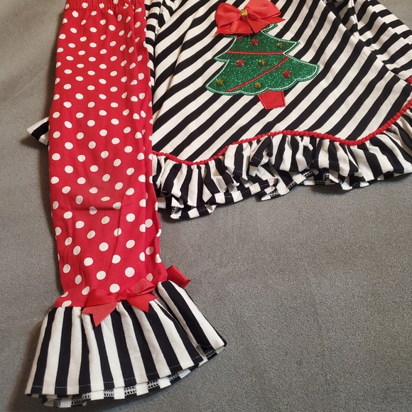 Girls Rare Edition size 4, two piece Christmas outfit - Picture 2 of 3